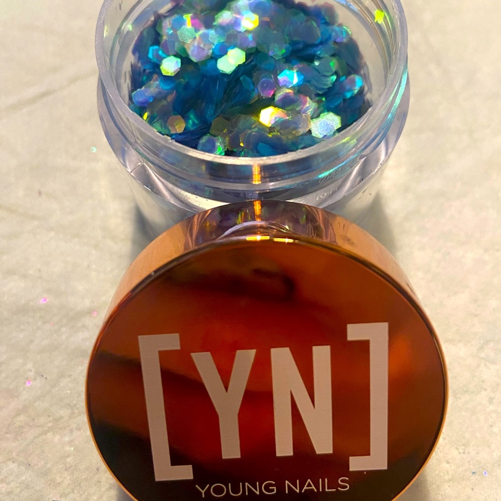 ❌️sold❌️Young nails glitter “ former freeloader”